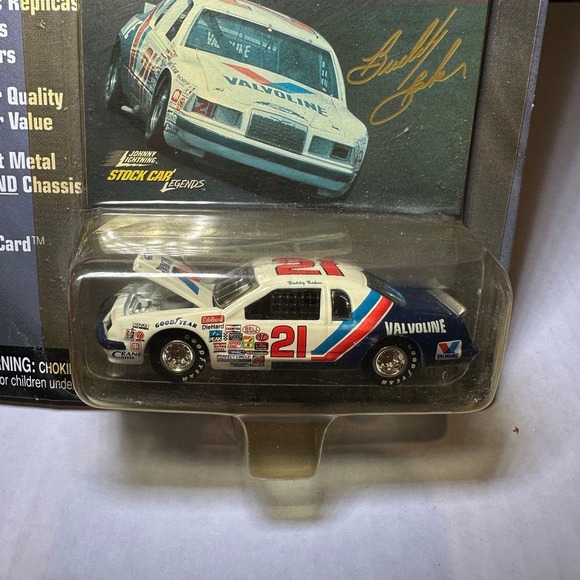 Johnny Lightning Stock Car Legends 1:64 Scale Die-Cast Car Darrell Buddy Baker‎ - Picture 2 of 3